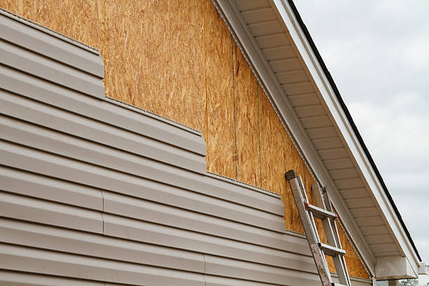 Professional Siding Installation technician working in Pratts, VA